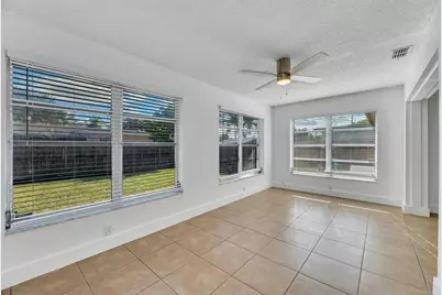 180 SW 78th Ave, Margate, FL 33068 - Photo 24
