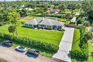 8606 Arrowhead Dr, Lake Worth, FL 33467 - Photo 2