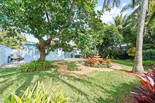 946 Alamanda Rd, West Palm Beach, FL 33405 - Photo 32