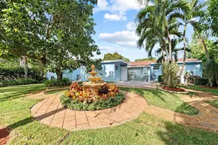 946 Alamanda Rd, West Palm Beach, FL 33405 - Photo 4