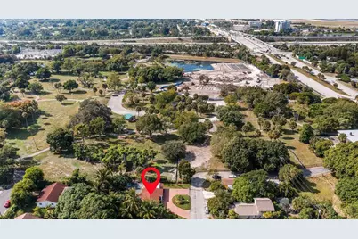 946  Alamanda Rd, West Palm Beach, FL 33405 - Photo 2