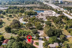 946 Alamanda Rd, West Palm Beach, FL 33405 - Photo 2