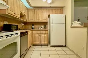 9988 N Belfort Cir, Tamarac, FL 33321 - Photo 10