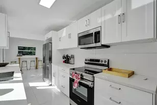 1050 NE 150th St, Miami, FL 33161 - Photo 6