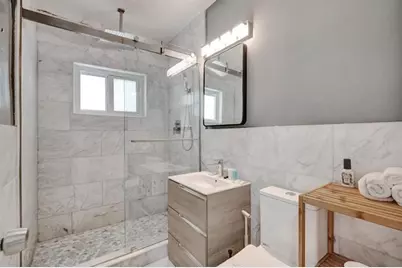 1050 NE 150th St, Miami, FL 33161 - Photo 36