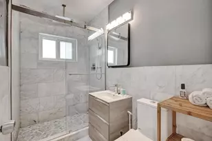 1050 NE 150th St, Miami, FL 33161 - Photo 36