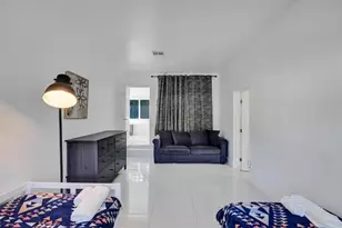 1050 NE 150th St, Miami, FL 33161 - Photo 32