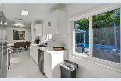 1050 NE 150th St, Miami, FL 33161 - Photo 18