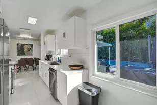 1050 NE 150th St, Miami, FL 33161 - Photo 18