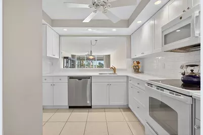 985 SE 19 Ave, Unit #204, Deerfield Beach, FL 33441 - Photo 12