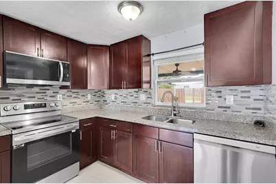 3111 NE 11th Ter, Pompano Beach, FL 33064 - Photo 12