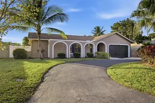 2702 NW 98th Way, Coral Springs, FL 33065 - Photo 2