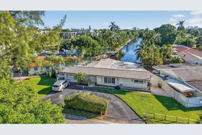 1570 NE 30th Pl, Oakland Park, FL 33334 - Photo 2