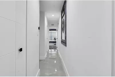 6290 W 16th, Hialeah, FL 33012 - Photo 32