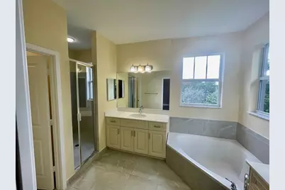 4803 NW 48th Ter, Tamarac, FL 33319 - Photo 10