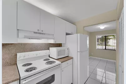 9088 NW 40th St, Coral Springs, FL 33065 - Photo 6