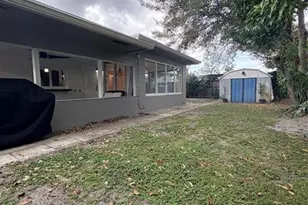 8130 NW 13th St, Pembroke Pines, FL 33024 - Photo 18