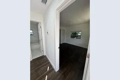 261 NW 81st St, Unit #B, Miami, FL 33150 - Photo 8