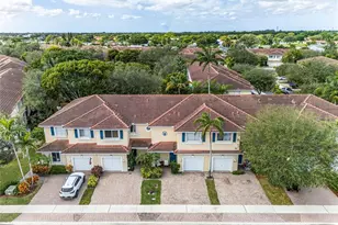 3077 N Evergreen Cir, Boynton Beach, FL 33426 - Photo 2