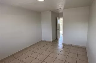 720 NE 7th St, Hallandale Beach, FL 33009 - Photo 4