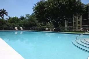 102 Royal Pk Dr, Oakland Park, FL 33309 - Photo 6