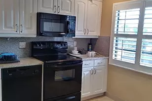 8045 Eastlake Dr, Boca Raton, FL 33433 - Photo 10