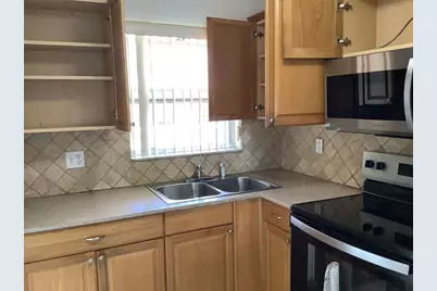 8220  Sunrise Lakes Blvd, Unit #110, Sunrise, FL 33322 - Photo 6