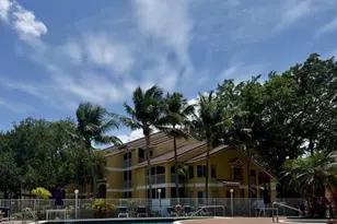 2400 NW 33rd St, Oakland Park, FL 33309 - Photo 12