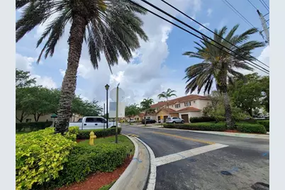8853 N Isles Cir, Unit #8853, Tamarac, FL 33321 - Photo 4