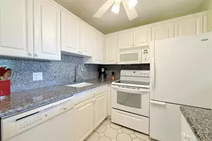 1113 Cambridge Unit, Deerfield Beach, FL 33442 - Photo 2