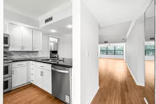 6109 Balboa Cir, Boca Raton, FL 33433 - Photo 2