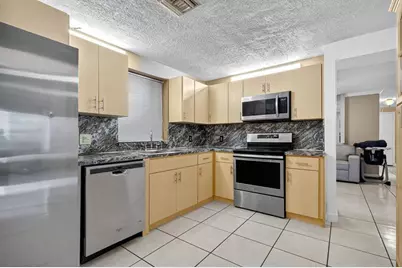 1910 SW 98th Ter, Miramar, FL 33025 - Photo 10