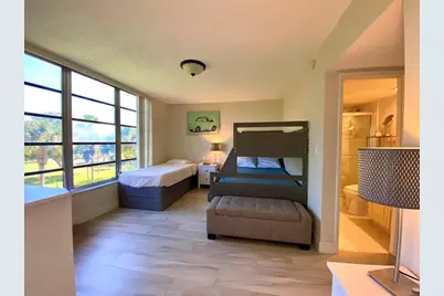 3800  Oaks Clubhouse Dr, Unit #311, Pompano Beach, FL 33069 - Photo 8