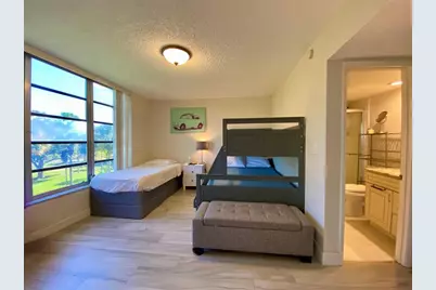 3800  Oaks Clubhouse Dr, Unit #311, Pompano Beach, FL 33069 - Photo 10