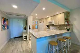 3800 Oaks Clubhouse Dr, Pompano Beach, FL 33069 - Photo 4