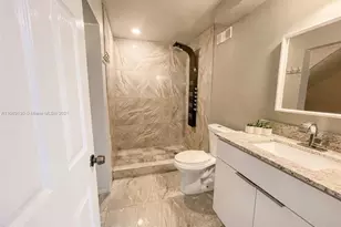 228 Lakeside Cir, Sunrise, FL 33326 - Photo 4