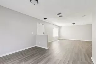 7402 E Banks Dr Unit, Tampa, FL 33617 - Photo 6