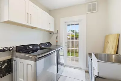 819  Lytle St, West Palm Beach, FL 33405 - Photo 6