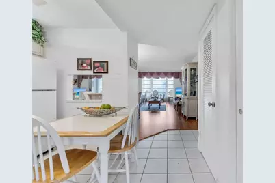 8950  Sunrise Lakes Blvd, Unit #210, Sunrise, FL 33322 - Photo 4