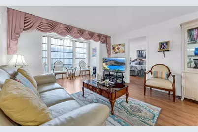 8950  Sunrise Lakes Blvd, Unit #210, Sunrise, FL 33322 - Photo 10