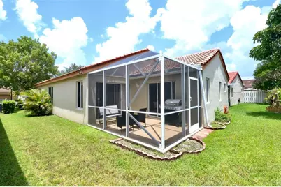 1466  Mira Vista Cir, Weston, FL 33327 - Photo 4