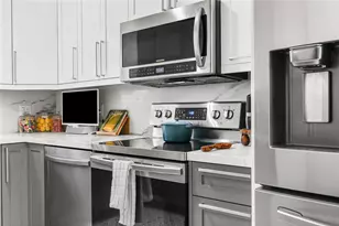 8610 NW 46th St, Lauderhill, FL 33351 - Photo 10