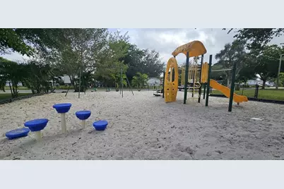 21511 NW 3rd St, Pembroke Pines, FL 33029 - Photo 14