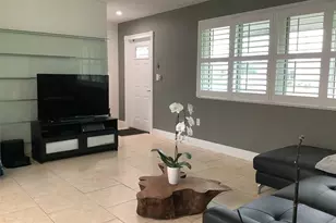 8260 NW 11th Ct, Pembroke Pines, FL 33024 - Photo 4