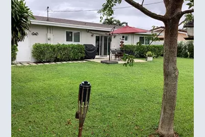 8260 NW 11th Ct, Pembroke Pines, FL 33024 - Photo 18