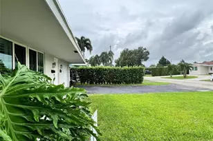 8260 NW 11th Ct, Pembroke Pines, FL 33024 - Photo 2