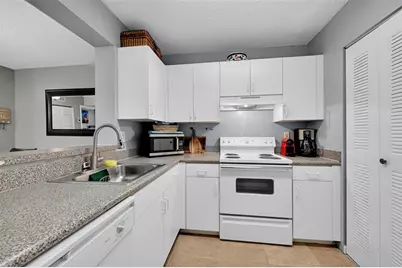 2711  Ocean Club Blvd, Unit #204, Hollywood, FL 33019 - Photo 10