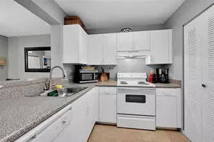 2711 Ocean Club Blvd, Hollywood, FL 33019 - Photo 10