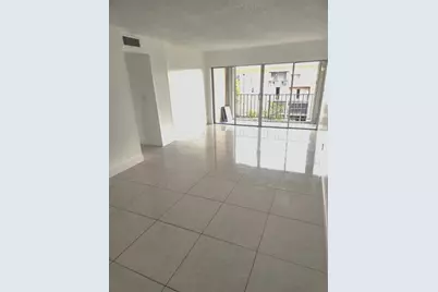 8895  Fontainebleau Blvd, Unit #403, Miami, FL 33172 - Photo 2