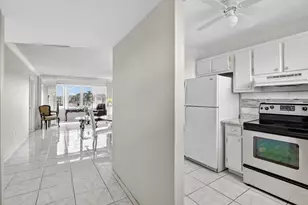 8130 Sunrise Lakes Blvd, Sunrise, FL 33322 - Photo 6